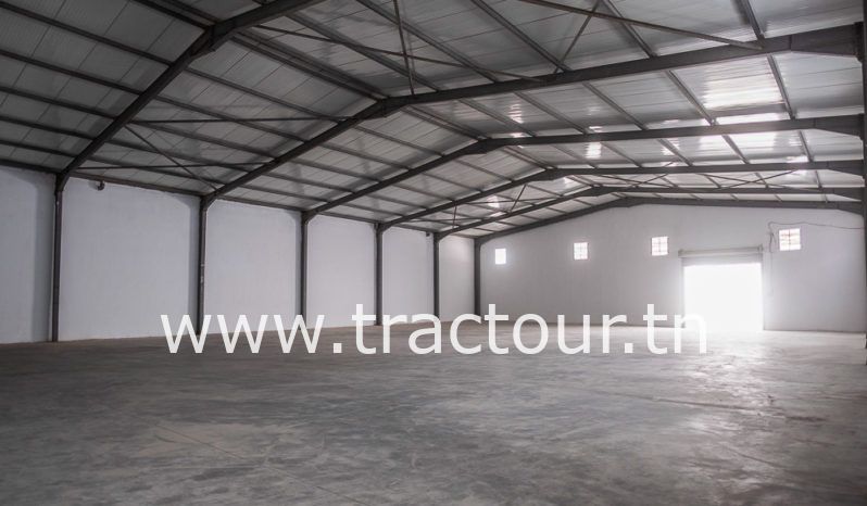 À louer local industriel-dépôt d’une surface de 1250 m² complet