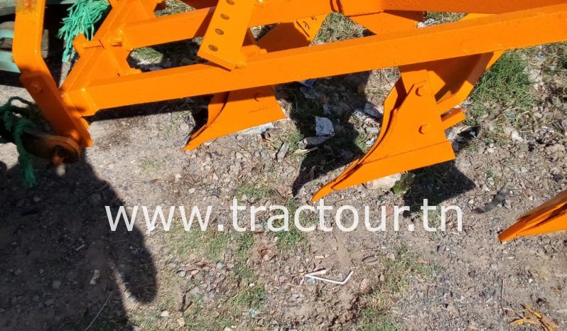 À vendre Charrue à 3 socs complet