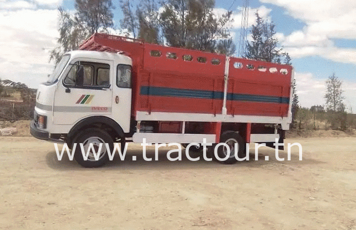 À vendre Camion plateau avec double ridelle OM 40 complet