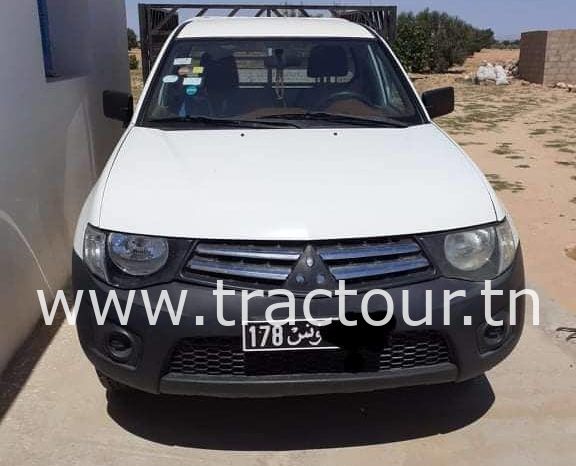 À vendre Camionnette 2 portes avec benne Mitsubishi L200 complet