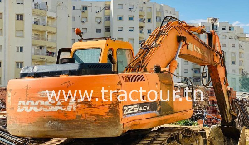 À vendre Pelle sur chenilles avec godet Doosan 225 NLCV – 25 tonnes (2010) complet