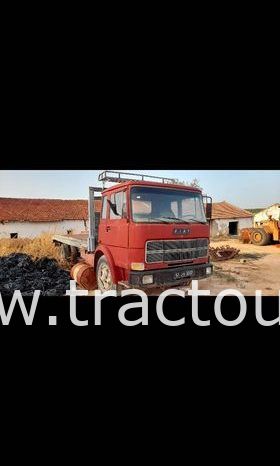 À vendre Camion plateau sans ridelles Fiat Iveco 130 complet