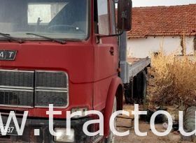 À vendre Camion plateau sans ridelles Fiat Iveco 130 complet