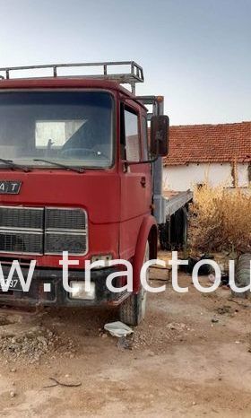 À vendre Camion plateau sans ridelles Fiat Iveco 130 complet