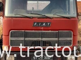 À vendre Camion plateau sans ridelles Fiat Iveco 130 complet