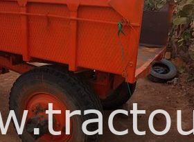 À vendre Semi remorque agricole citerne 5000 Litres et benne 5 tonnes avec carte grise complet