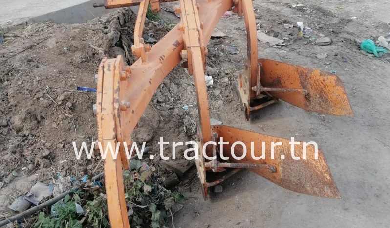 À vendre Charrue à 3 socs MIG-Huard complet