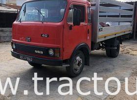 À vendre Camion plateau avec double ridelle OM 40 complet