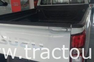 À vendre Camionnette 2 portes avec benne Isuzu D-Max complet