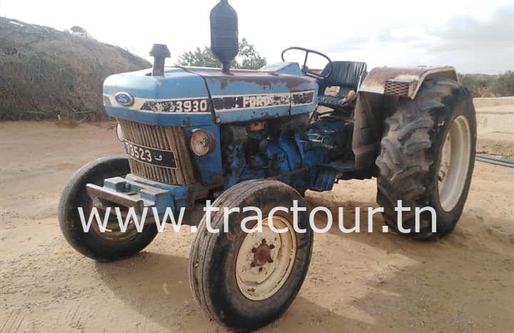 À vendre Tracteur Ford 3930 complet