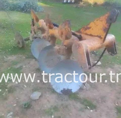 À vendre Charrue à 3 disques MIG-Huard – diamètre 71cm complet