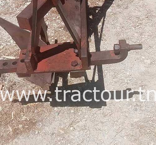 À vendre Charrue à 3 socs complet