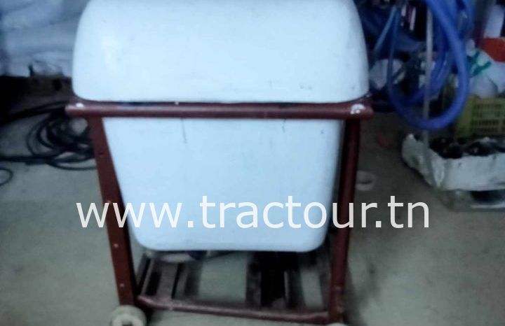 À vendre Pulvérisateur porté 300 litres complet
