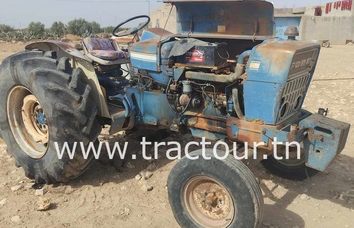 À vendre Tracteur Ford 5000 sans carte grise complet