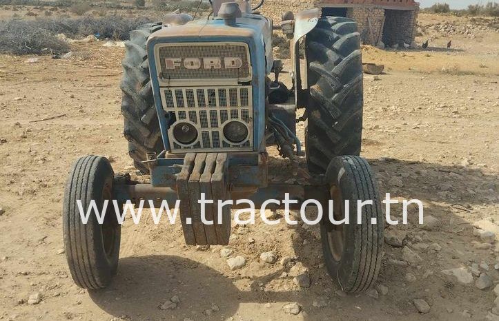 À vendre Tracteur Ford 5000 sans carte grise complet