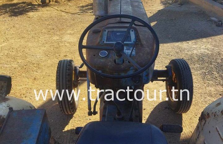 À vendre Tracteur Ford 5000 avec carte grise complet