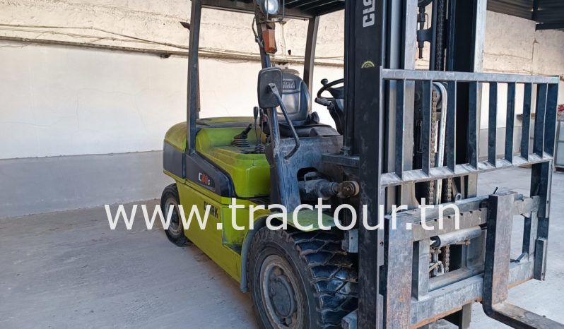 À vendre Chariot élévateur diesel Capacité max 5 tonnes complet