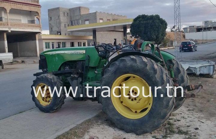 À vendre Tracteur fruitier John Deere 5515F (2005) complet