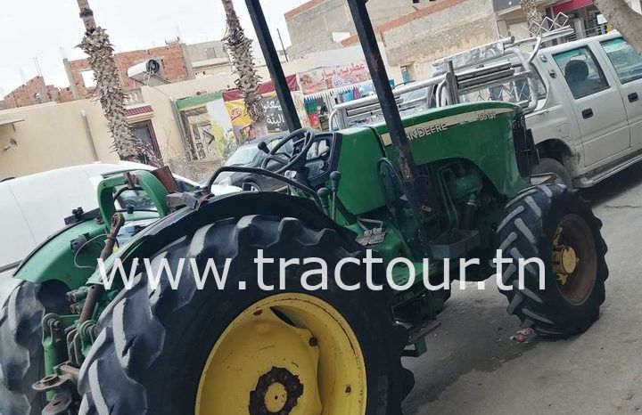 À vendre Tracteur fruitier John Deere 5515F (2005) complet