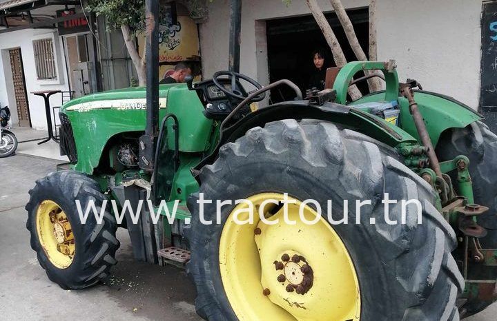 À vendre Tracteur fruitier John Deere 5515F (2005) complet