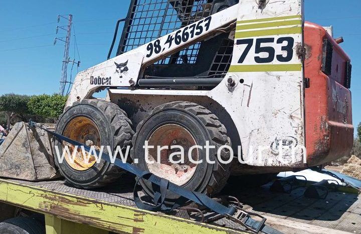 À vendre Chargeuse compacte avec godet Bobcat 753 complet