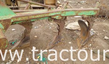 À vendre Charrue à 3 socs complet
