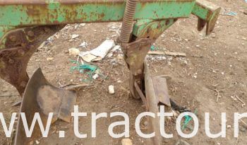 À vendre Charrue à 3 socs complet