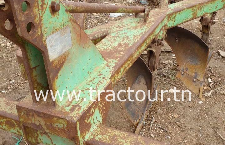 À vendre Charrue à 3 socs complet