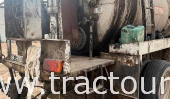 À vendre Camion Iveco avec répandeuse à bitume Rincheval complet