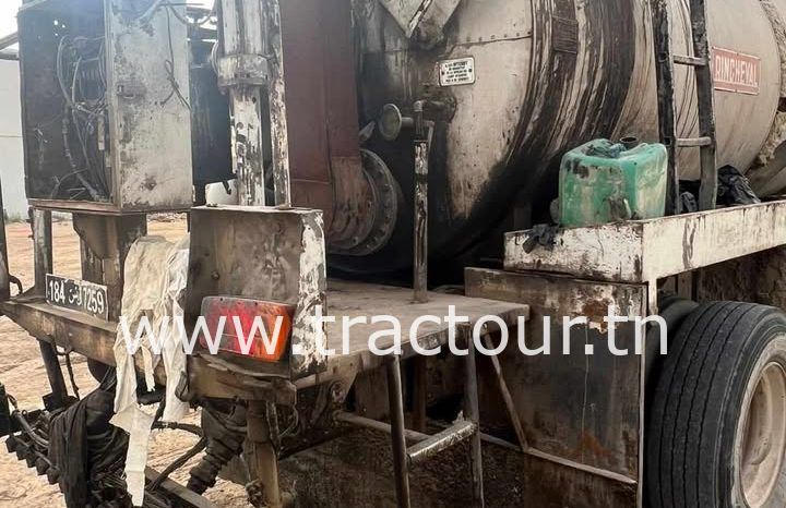 À vendre Camion Iveco avec répandeuse à bitume Rincheval complet