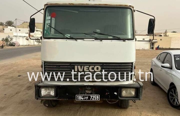 À vendre Camion Iveco avec répandeuse à bitume Rincheval complet