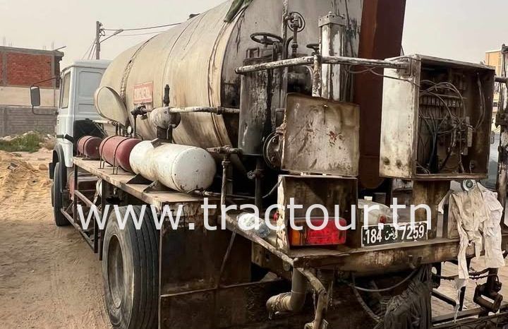 À vendre Camion Iveco avec répandeuse à bitume Rincheval complet